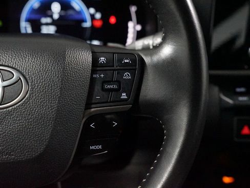 Used 2025 Toyota Camry SE FWD image 13