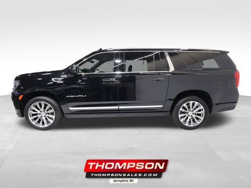 Used 2021 GMC Yukon XL Denali w/ Denali Premium Package AWD/4WD image 1