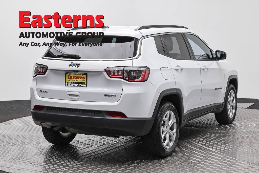 Used 2024 Jeep Compass Latitude AWD/4WD image 5