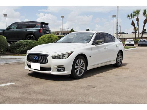 Used 2017 INFINITI Q50 2.0t w/ Moonroof Package RWD image 2