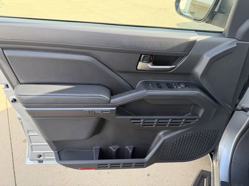 Used 2024 Toyota Tacoma TRD Off-Road image 9