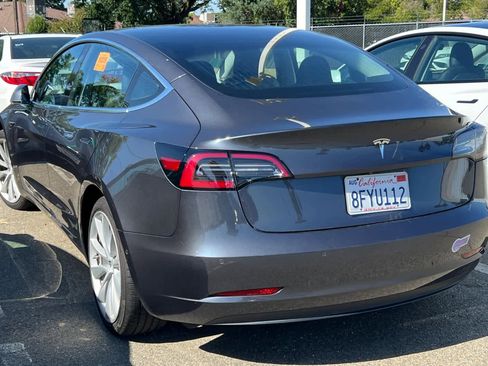 Used 2018 Tesla Model 3 Long Range RWD image 6