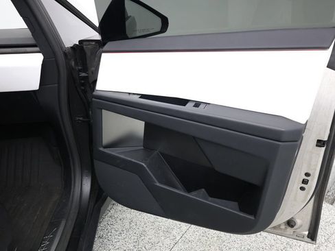 Used 2024 Tesla Cybertruck AWD Crew Cab image 27