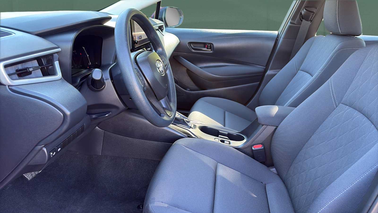 Used 2026 Toyota Corolla LE FWD image 17