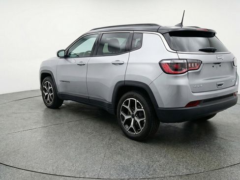 Used 2025 Jeep Compass Limited AWD/4WD image 5