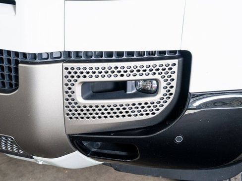 Used 2022 Land Rover Defender 90 X-Dynamic S image 14