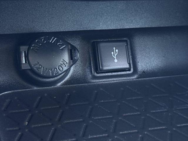 Certified 2022 Toyota RAV4 XLE Premium AWD/4WD image 32