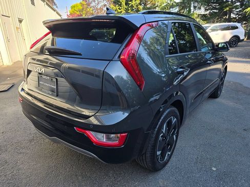 Certified 2025 Kia Niro Wind w/ Wind Preserve Package FWD image 4