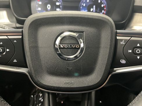 Used 2022 Volvo XC40 T5 Momentum AWD/4WD image 15