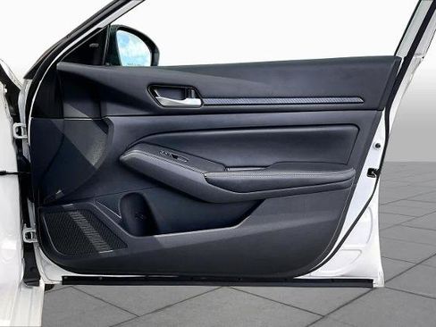 Certified 2025 Nissan Altima 2.5 SV FWD image 22