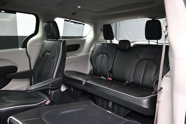 Certified 2024 Chrysler Pacifica Limited FWD image 23