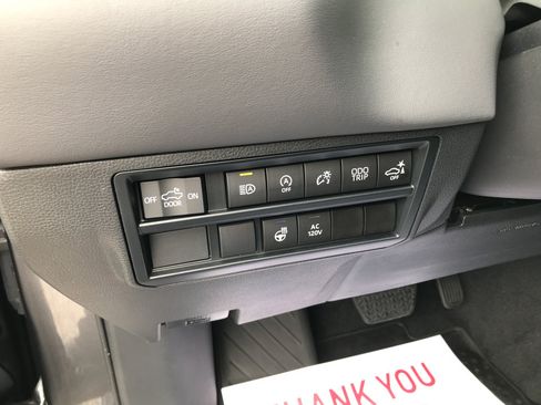 Used 2023 Toyota Tundra Platinum AWD/4WD image 17