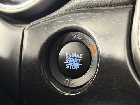 Used 2018 Jeep Grand Cherokee Altitude AWD/4WD image 23