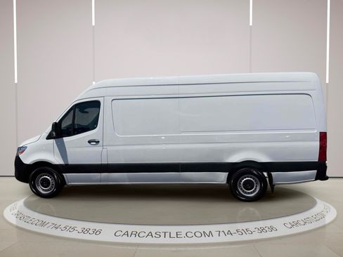 Used 2021 Mercedes-Benz Sprinter 2500 image 2