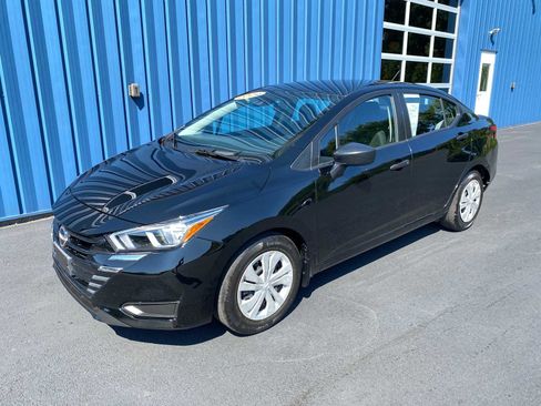 Used 2024 Nissan Versa S w/ Trunk Package image 2