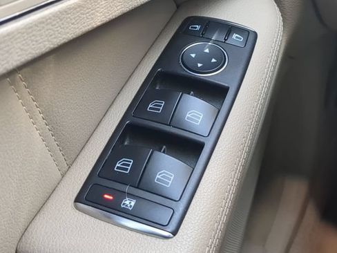 Used 2011 Mercedes-Benz E 350 4MATIC Sedan image 27
