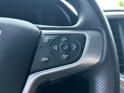 Used 2021 GMC Acadia SLE w/ Driver Convenience Package FWD image 19