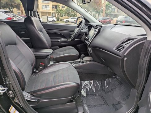 Used 2025 Mitsubishi Outlander Sport SE image 32