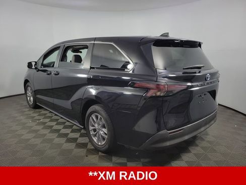 Used 2024 Toyota Sienna LE image 6