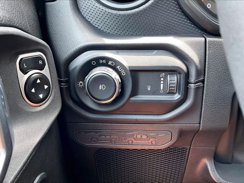 Used 2024 Jeep Wrangler Unlimited Rubicon w/ Convenience Group AWD/4WD image 33