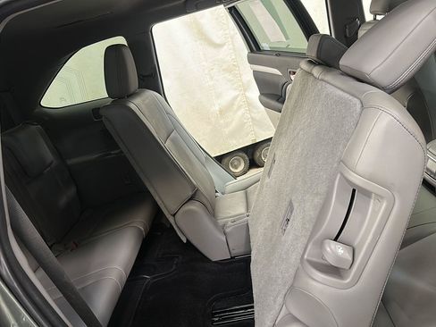 Used 2015 Toyota Highlander XLE AWD/4WD image 31