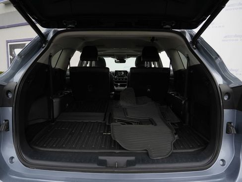 Used 2021 Toyota Highlander XLE image 15