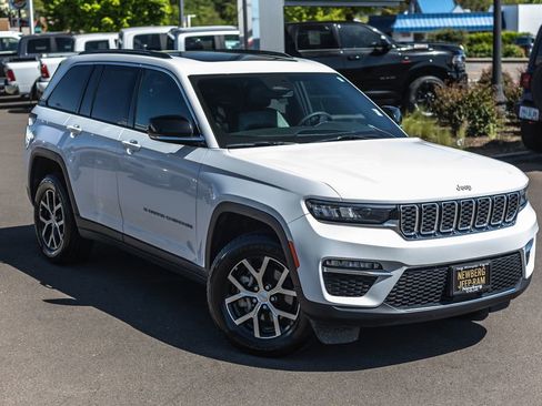 Used 2024 Jeep Grand Cherokee Limited AWD/4WD image 2