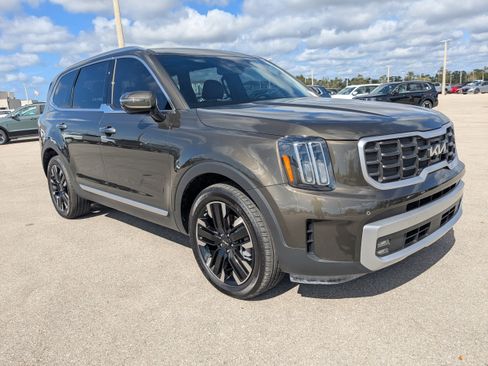 Used 2023 Kia Telluride SX image 2