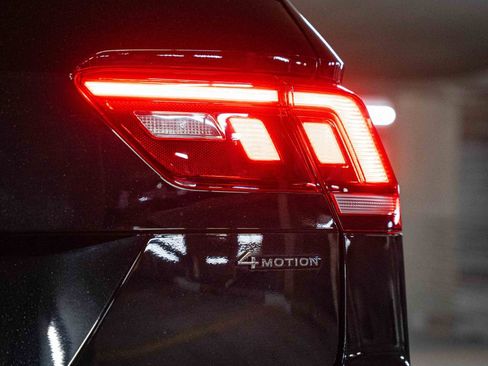Certified 2022 Volkswagen Tiguan SE R-Line image 6