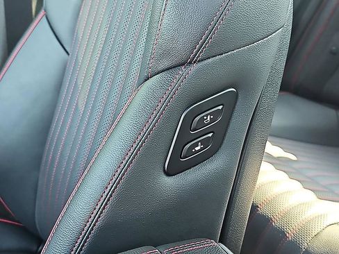 Used 2025 Genesis G70 3.3T Advanced RWD image 19