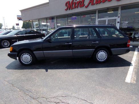 Used 1990 Mercedes-Benz 300 TE 4MATIC image 2