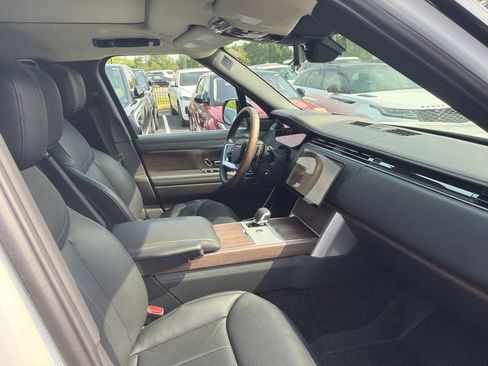 Used 2025 Land Rover Range Rover Long Wheelbase Autobiography AWD/4WD image 12