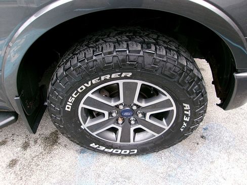 Used 2017 Ford F150 XLT w/ Equipment Group 302A Luxury AWD/4WD image 6