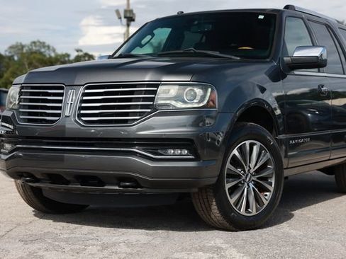 Used 2016 Lincoln Navigator Select RWD image 30