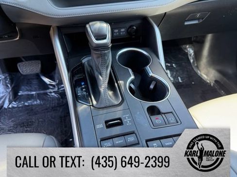 Used 2022 Toyota Highlander XLE AWD/4WD image 22