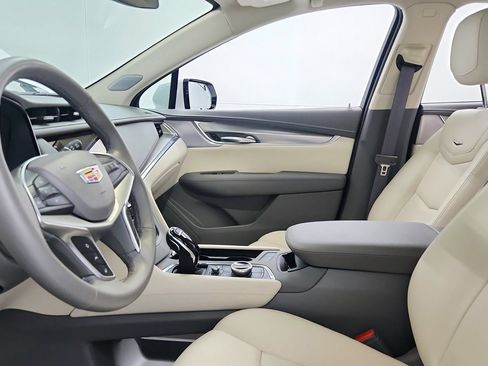Certified 2024 Cadillac XT5 Premium Luxury w/ LPO, Floor Liner Package AWD/4WD image 17