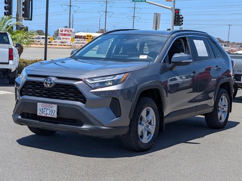 Used 2022 Toyota RAV4 XLE w/ Convenience Package FWD image 11