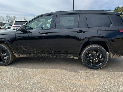 New 2025 Jeep Grand Cherokee L Laredo image 11