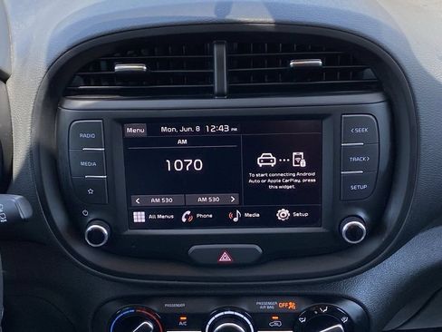 Used 2025 Kia Soul LX FWD image 30