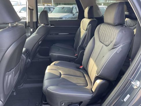 Certified 2025 Hyundai Palisade Limited AWD/4WD image 4
