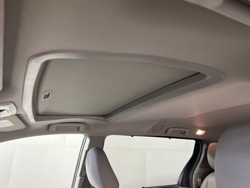 Used 2017 Toyota Sienna XLE w/ XLE Navigation Package FWD image 24