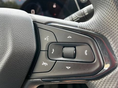 Used 2025 Chevrolet Trax LT FWD image 14