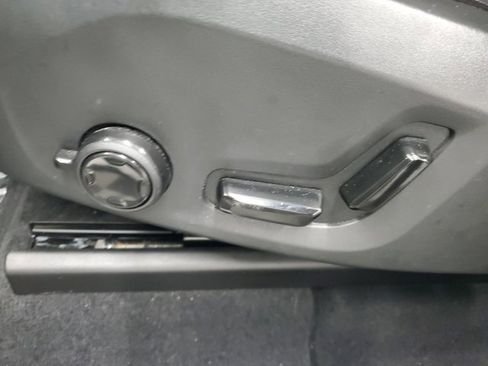 Used 2022 Volvo XC60 B6 R-Design image 16