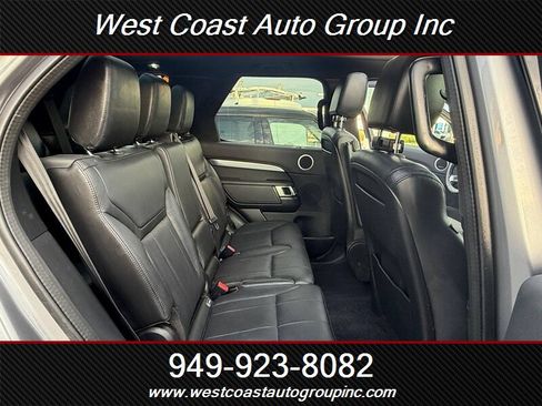 Used 2020 Land Rover Discovery Landmark image 14