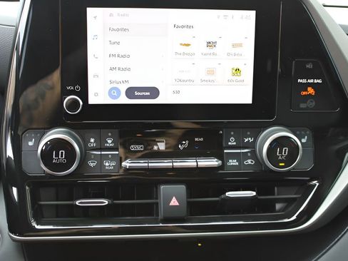 Used 2023 Toyota Highlander XLE AWD/4WD image 15