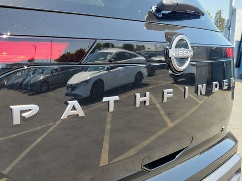 New 2026 Nissan Pathfinder SL w/ SL Premium Package (P04) FWD image 20