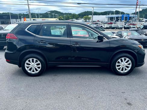 Used 2018 Nissan Rogue S image 4