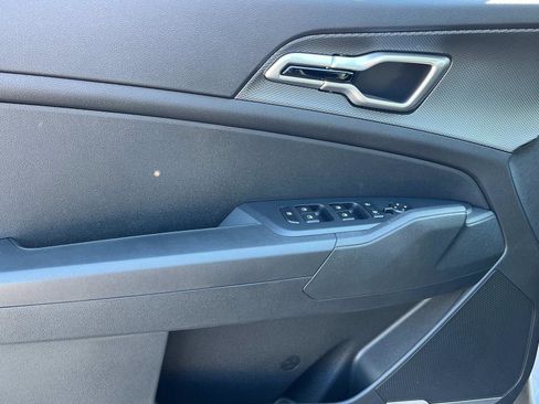 New 2025 Kia Sportage LX image 20