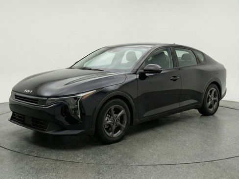 Used 2025 Kia K4 FWD image 3