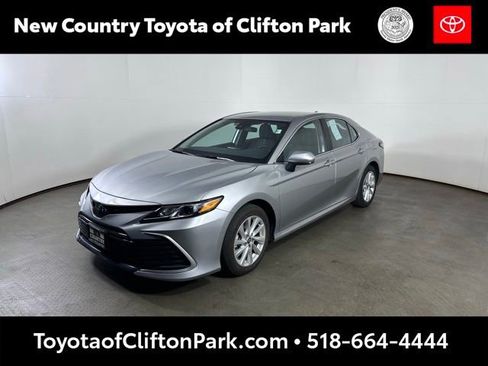 Used 2024 Toyota Camry LE AWD/4WD image 7